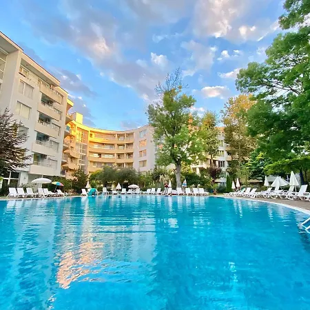 Holiday Apartment With Shared Pool In Yassen, Sunny Beach Apartment *