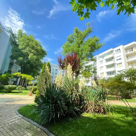 Holiday Apartment With Shared Pool In Yassen, Sunny Beach *