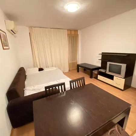 Holiday Apartment With Shared Pool In Yassen, Sunny Beach Lejlighed Sunny Beach